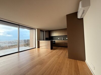 Sala de 36 m2 do T3 duplex no The Yard, Gaia